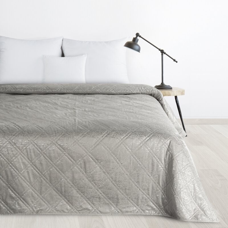 Narzuta Luiz Blink 200x220 cm w kolorze srebrnym na łóżku