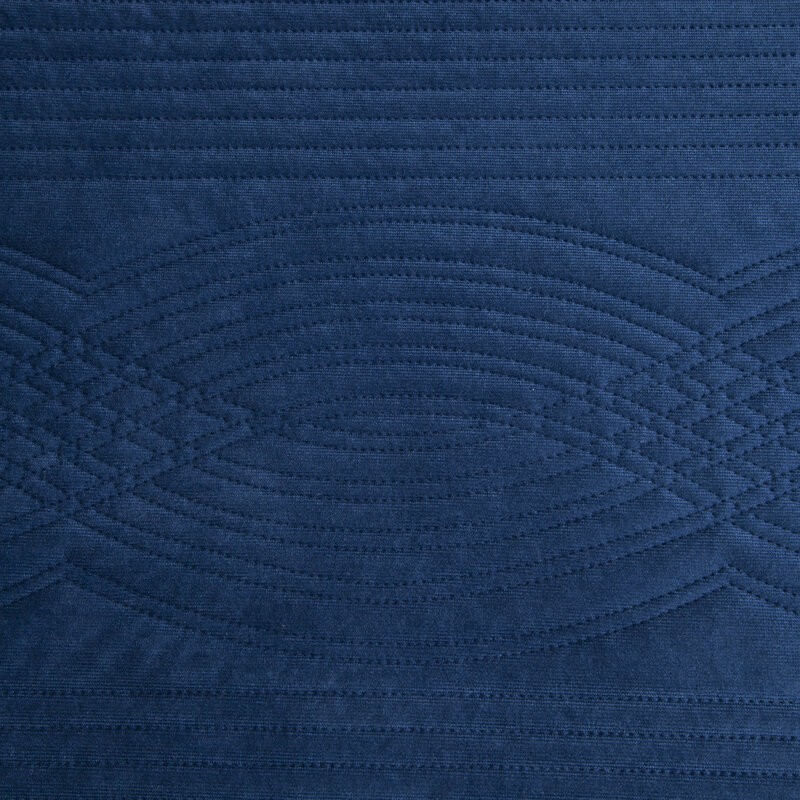 Narzuta Velvet 2, kolor granatowy, zbliżenie na geometryczne pikowanie