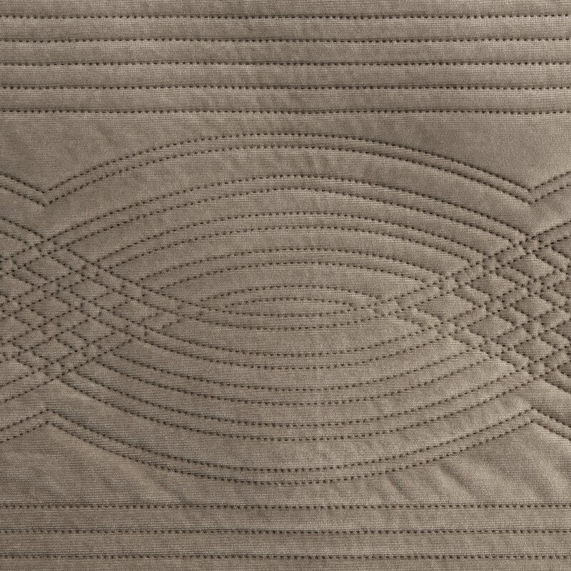 Narzuta Velvet 2, kolor beżowy, zbliżenie na geometryczne pikowanie