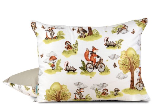 poszewka bawełniana w rozmiarze 50x60 dwustronna, w kolorach jesieni, w liski na rowerze, brązowo-kremowa, polski producent, jesienny wzór